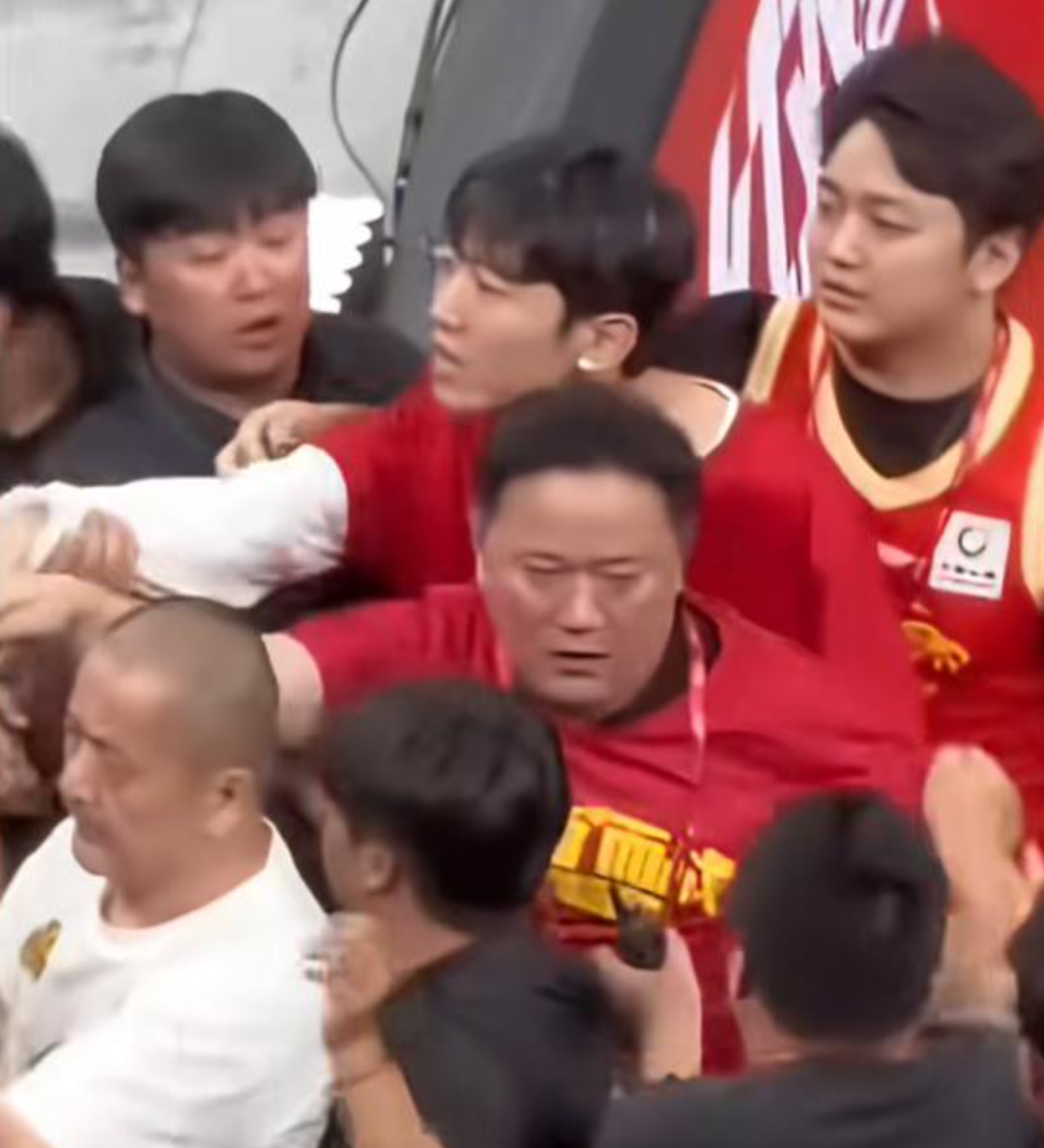 曝快船追杰伦布朗现三方交易框架 曝快船追杰伦布朗现三方交易框架