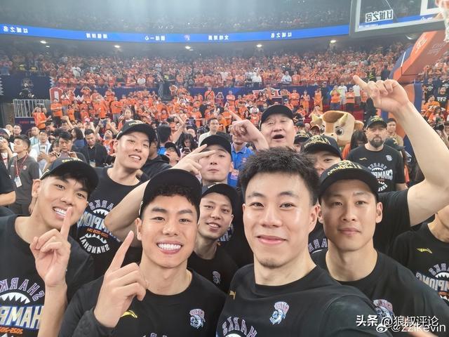 文班谈被球迷扔鸡蛋:显然这种行为很不好,但我并不在意 文班谈被球迷扔鸡蛋:显然这种行为很不好,但我并不在意