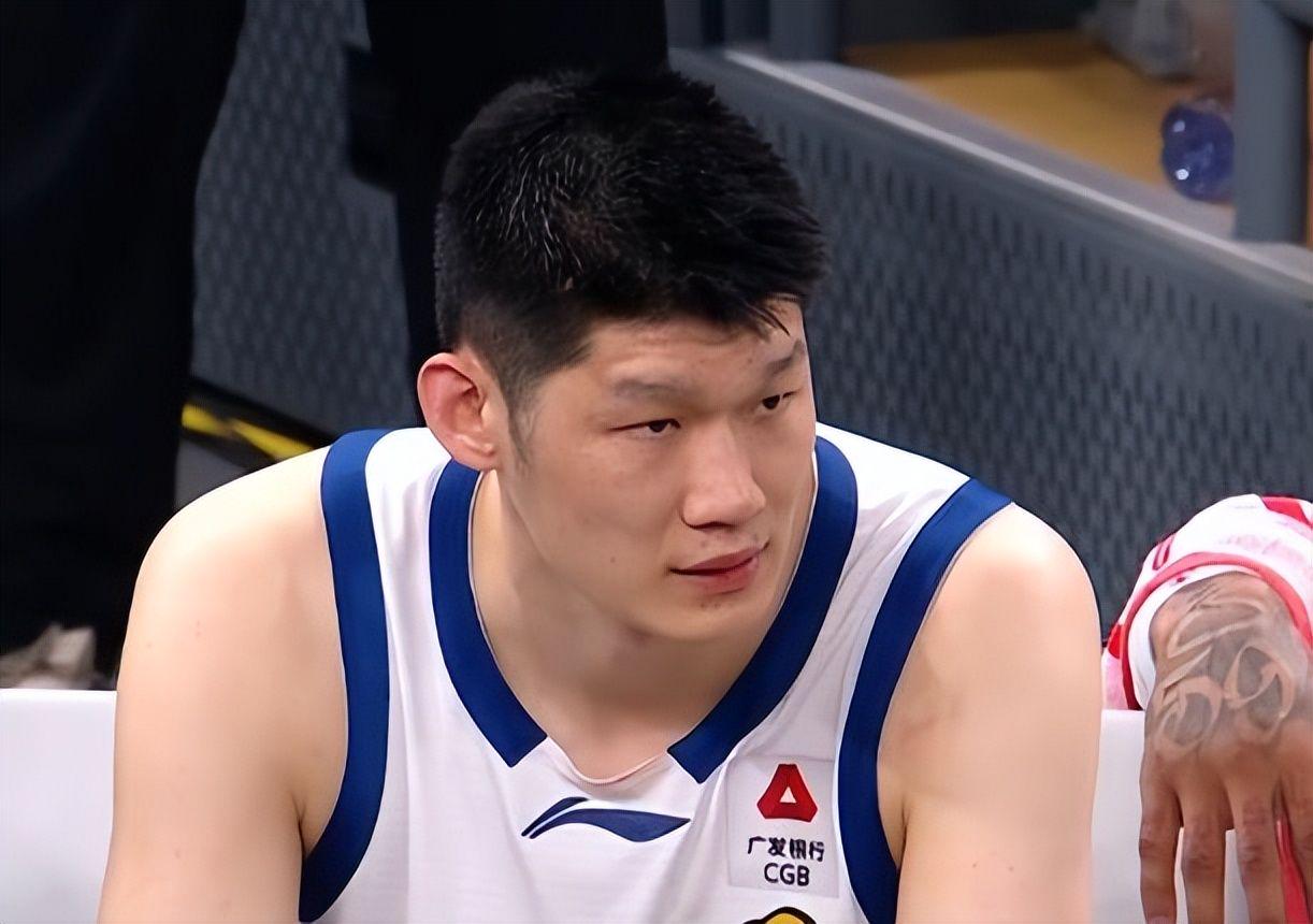 NBA总决赛战报:福克斯一级恶犯!马刺16分优势变3分,卡斯尔7中0 NBA总决赛战报:福克斯一级恶犯!马刺16分优势变3分,卡斯尔7中0