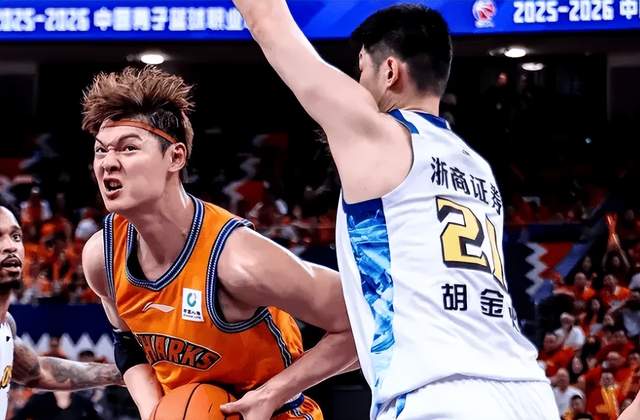 尼克斯队时隔53年NBA再夺冠,中锋罗宾逊晒比赛前酒店抓蛇视频 尼克斯队时隔53年NBA再夺冠,中锋罗宾逊晒比赛前酒店抓蛇视频