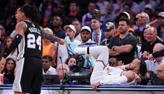 NBA神操作:马刺出台地域限购,直接取消外地尼克斯球迷门票订单 NBA神操作:马刺出台地域限购,直接取消外地尼克斯球迷门票订单