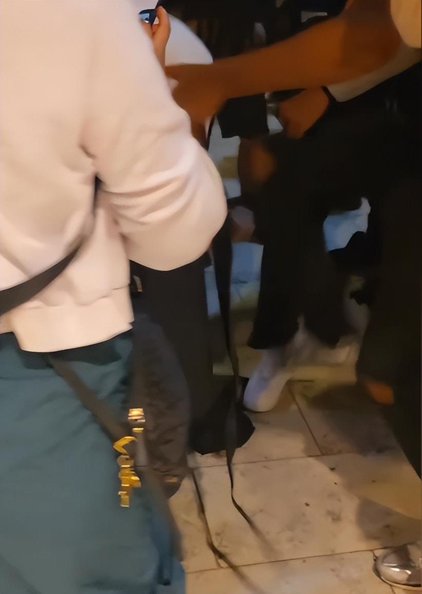 记者拉比奥、于帕、楚阿梅尼、萨利巴缺席训练前者母亲探班扑空 记者拉比奥、于帕、楚阿梅尼、萨利巴缺席训练前者母亲探班扑空