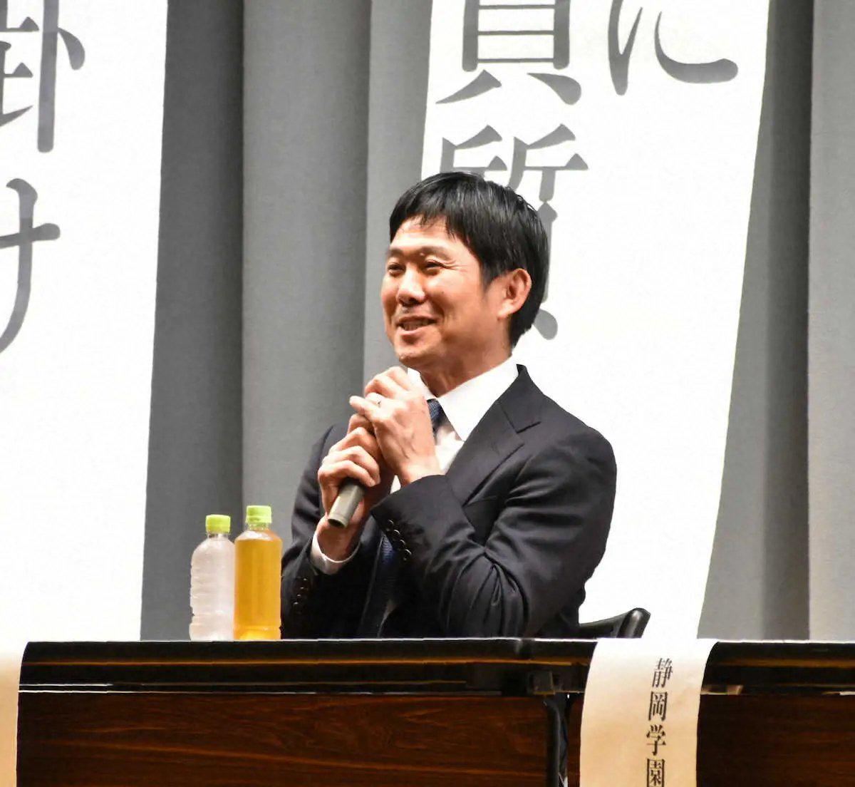 奥亚萨瓦尔:我们前60分钟表现更好;感谢皇马球迷开场的掌声 奥亚萨瓦尔:我们前60分钟表现更好;感谢皇马球迷开场的掌声